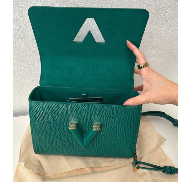 Louis Vuitton Twist MM Shoulder Bag – Emerald Epi Leather with Gold Hardware - Picture 10 of 16